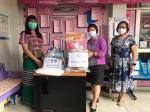รับถุงยังชีพและอุปกรณ์เครื่องใช้ให้กับครอบครัว นางศรีบุญ วงศ