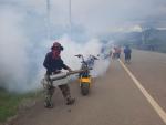 พ่นควันกำจัดลูกน้ำยุงลาย พื้นที่พบผู้ป่วยไข้เลือดเพื่อหยุดก