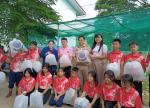 ร่วมกับศูนย์วิจัยและพัฒนาประมงน้ำจืดลำพูน มอบปลาและกบ ให้รร
